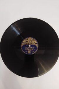 78 rpm Shellac - Decca- i taut i taw a puddy tat by Benny Lee & Mary