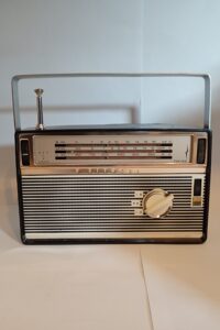 Vintage Hitachi SW/LW /MW radio - Japan