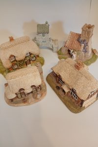 5 piece Lillyput lane village set