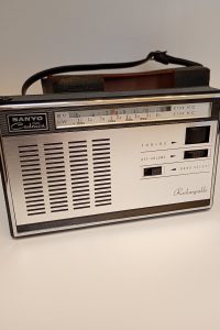 1960s Sanyo Cadnica 6L-P25 rechargable pocket radio