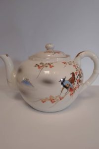 Vintage Two bird mountain gold edge tea pot with lid