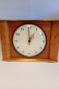 Smiths wood 8 day floating balance mantle clock