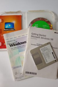 Windows 95 ,98 & win 7os install manual books with certificates