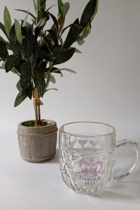 Elizabeth R 1953 Gold rimmed half pint glass