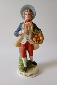 vintage lrg noble fruit seller pottery figurine