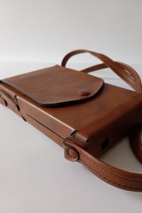 Polaroid sx-70 tan leather camera bag with strap